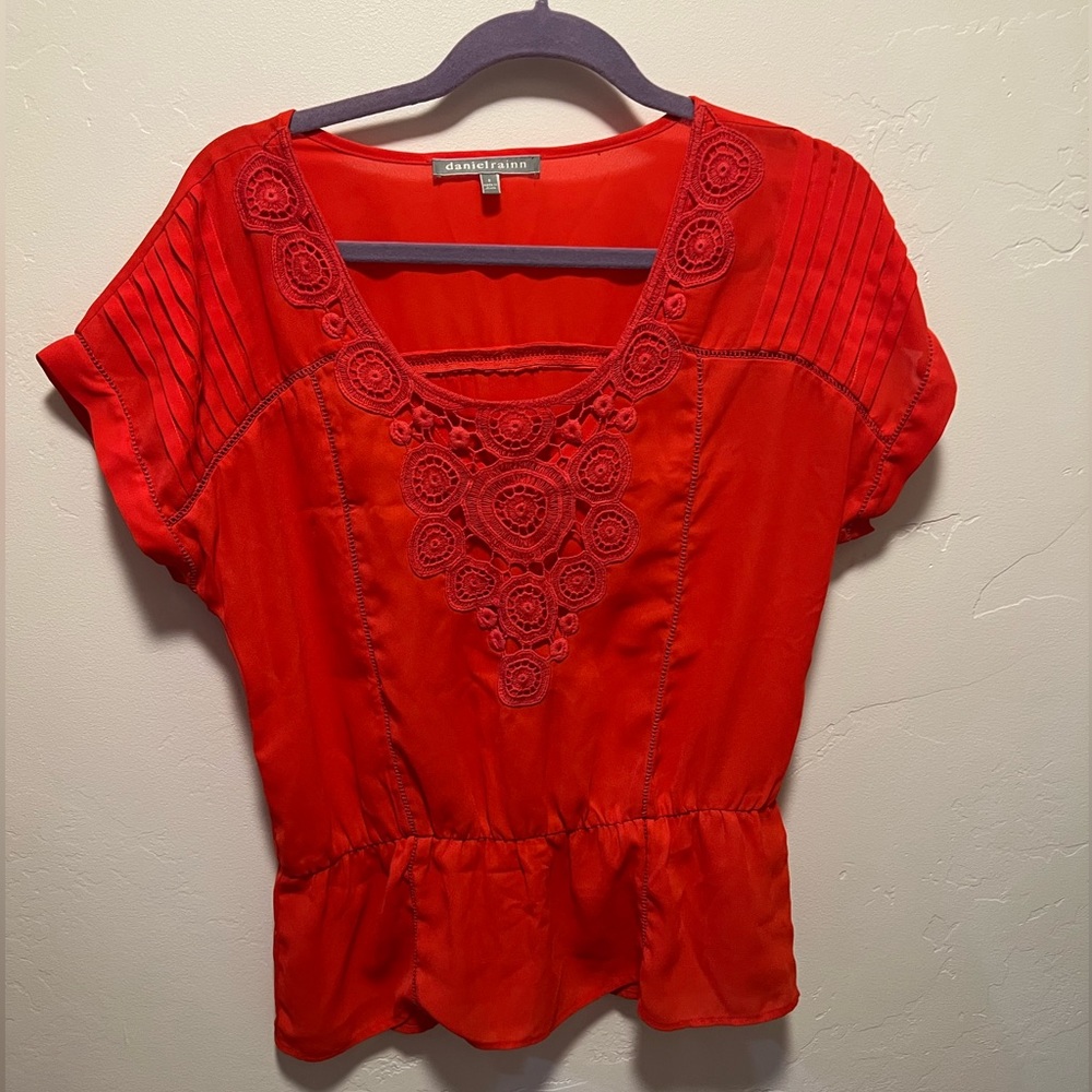 Daniel Rainn Top Coral